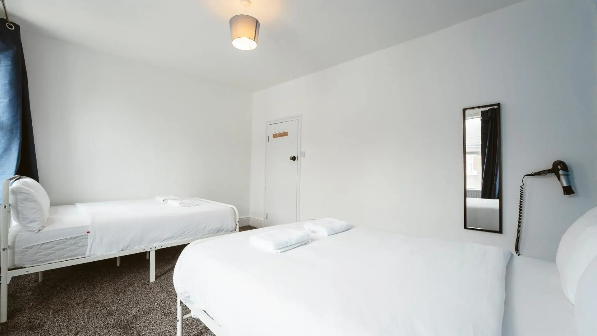 Barking Cosy Double Rooms בית הארחה